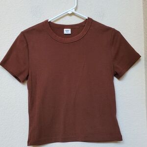 Aritzia Sunday Best Bliss Cropped Tee.  Size Medium